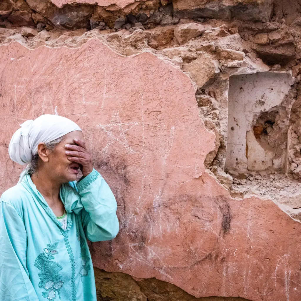 Donna disperata in Marocco, dopo il terremoto
